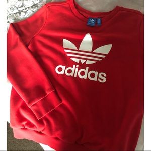 NWOT adidas crewneck 🍒